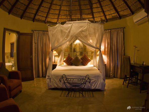 Elephant Plains Game Lodge - bedroom
